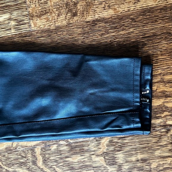 ZARA LEATHER PANTS - IT GIRL FAUX LEATHER PANTS WITH RIBBING AND ZIPPER Size M - Picture 10 of 14